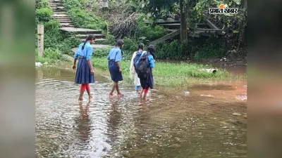 बड़हिया: रेलवे पुल के नीचे बजबजाते नाले का पानी बना नासूर, टाल के दर्जनों गांवों का संपर्क प्रभावित