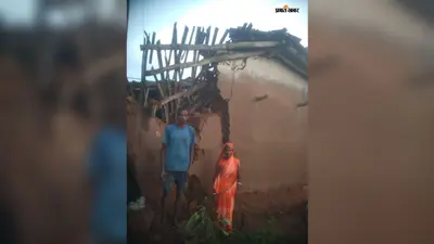 भदानीनगर में भारी बारिश का कहर, पांच खपरैल घर ढहे; कई परिवार बेघर
