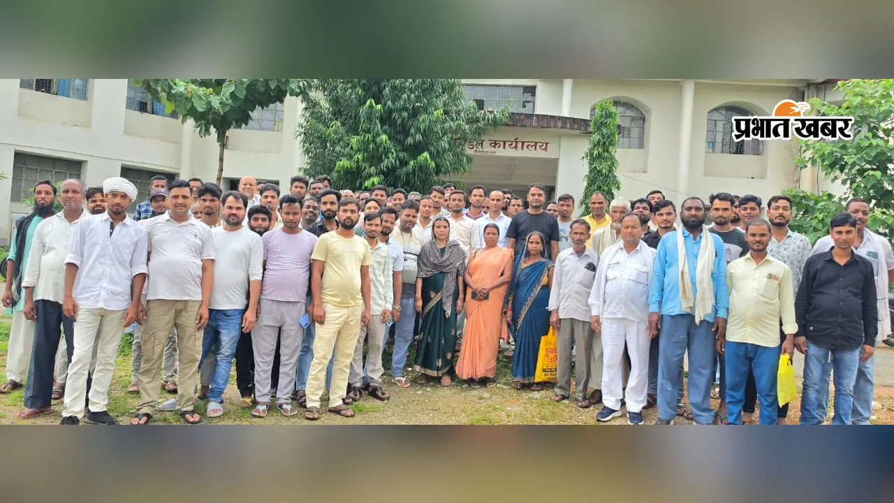 गढ़वा: कधवन में 230 मतदाताओं के नाम हटाने के लिए फर्जी फॉर्म-7 भरने का आरोप, ग्रामीणों ने SDO से की शिकायत; जांच की मांग