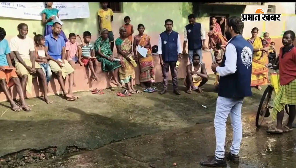 सांप काटे तो झाड़-फूंक नहीं, तुरंत अस्पताल जाएं, नीमडीह में ग्रामीणों को किया गया जागरूक