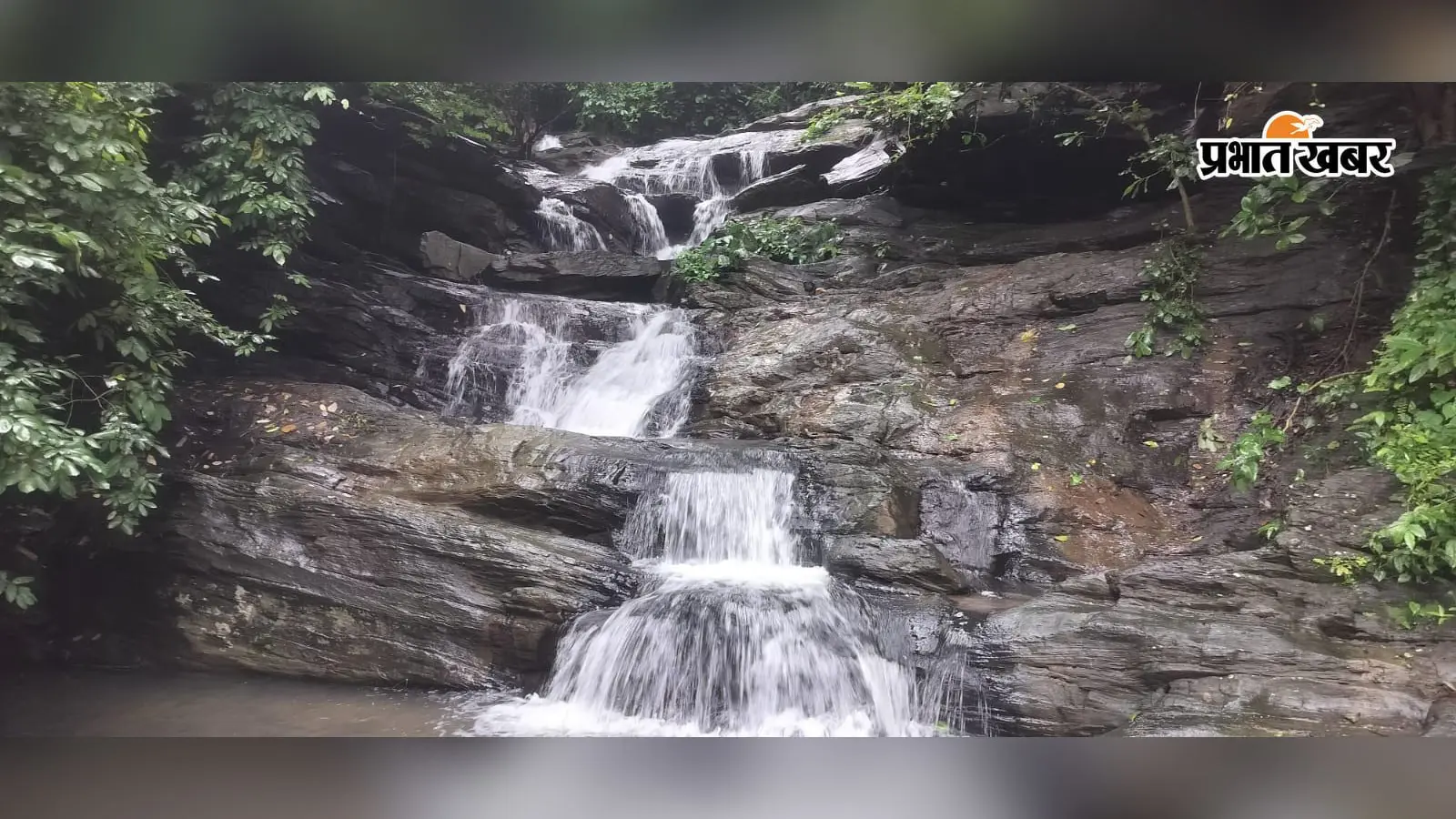 बारिश में और निखरी फुल झरना की खूबसूरती, सोशल मीडिया पर तस्वीरें वायरल होने से बढ़ा आकर्षण
