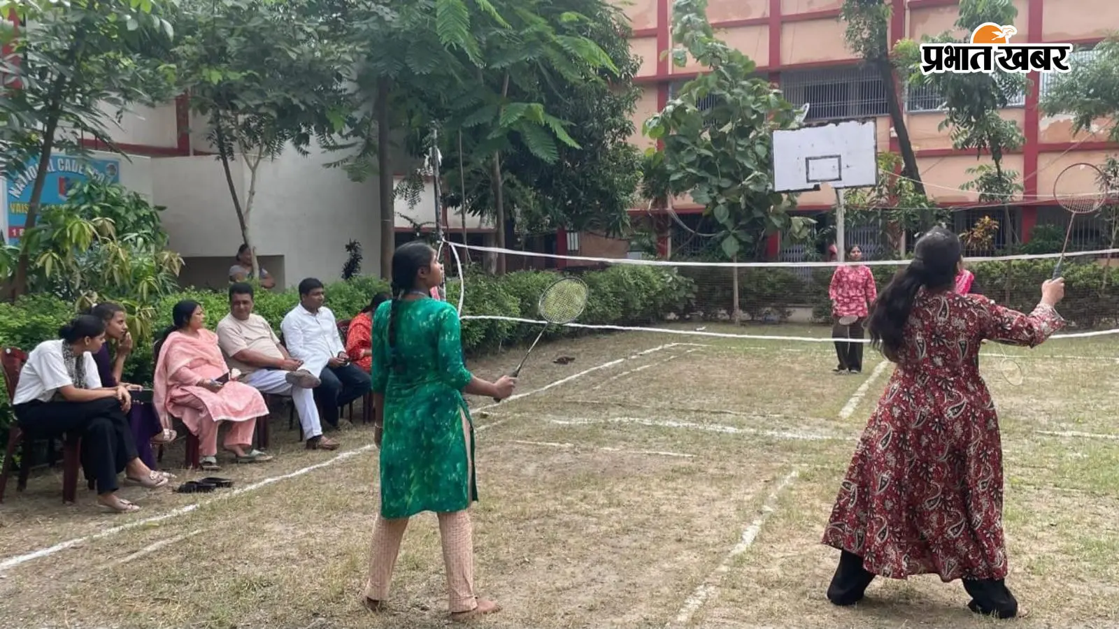 वैशाली महिला महाविद्यालय में बैडमिंटन प्रतियोगिता, सरिता और कृति ने जीता पहला स्थान