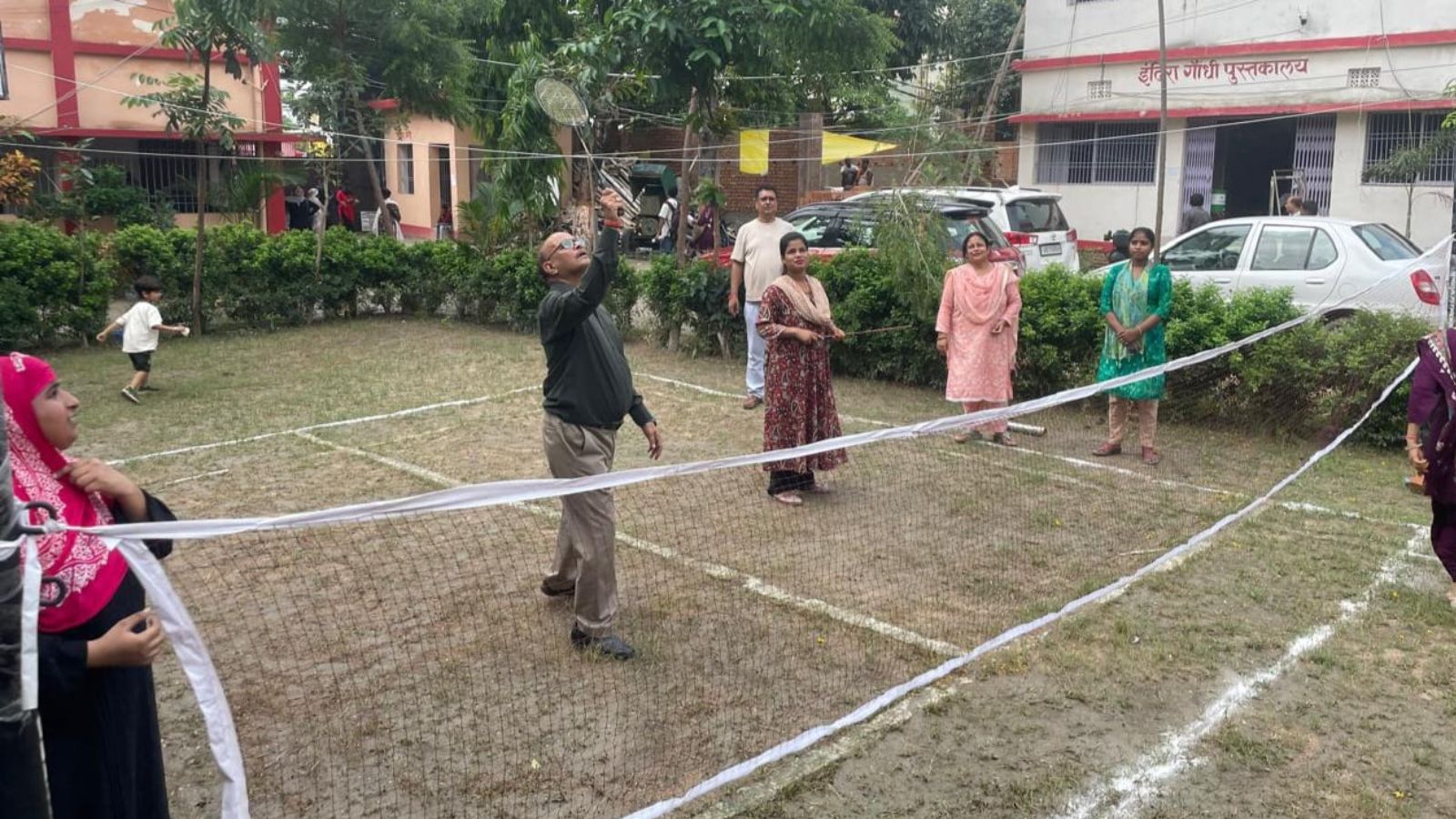 बैडमिंटन खेते प्राचार्य