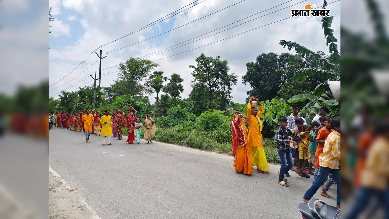 हाजीपुर : 101 कन्याओं ने निकाली भव्य कलश यात्रा, गंगाजल से हुआ राधे-कृष्ण मंदिर का पूजन