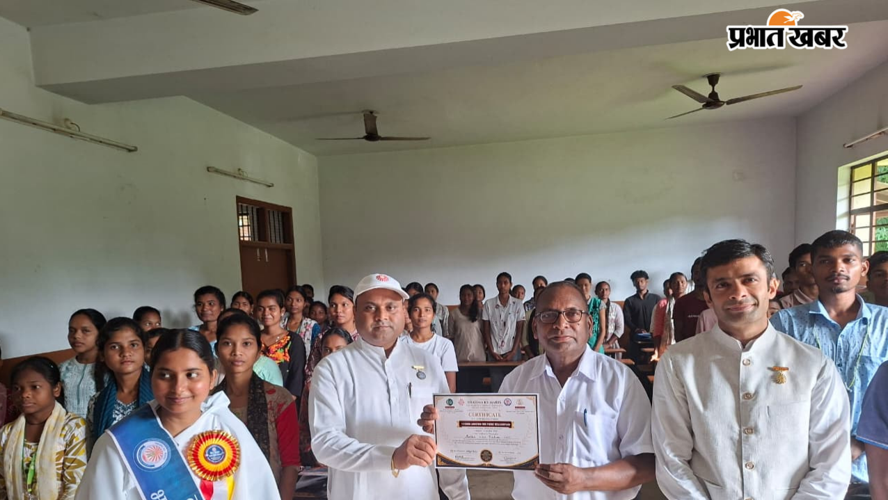 चक्रधरपुर : कोल्हान नितिर तुरतुंग केंद्र में ब्रह्माकुमारीज द्वारा विशेष सत्र का आयोजन, नशा मुक्ति और मेडिटेशन के दिए गए गुर | Prabhat Khabar Network