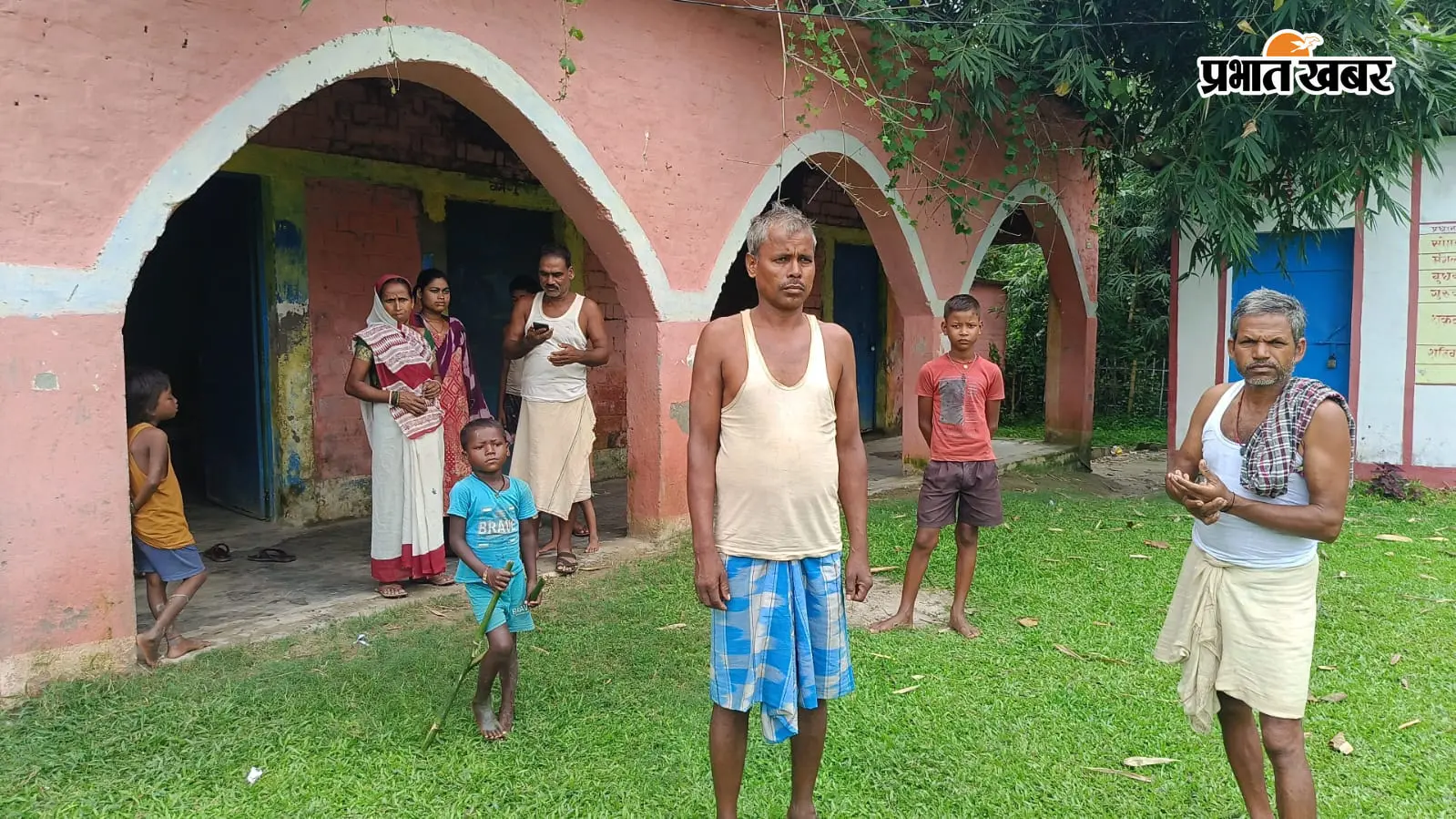 किशनगंज: प्राथमिक विद्यालय देवरी खास में संचालित आंगनबाड़ी केंद्र का ताला तोड़कर चोरी, 40 सेट बर्तन व गैस चूल्हा पार