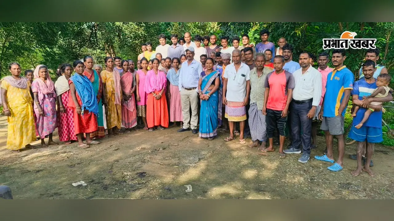 दो हफ्ते बाद रोलाडीह बारीसाई में लौटी बिजली, ग्रामीणों ने विधायक का जताया आभार