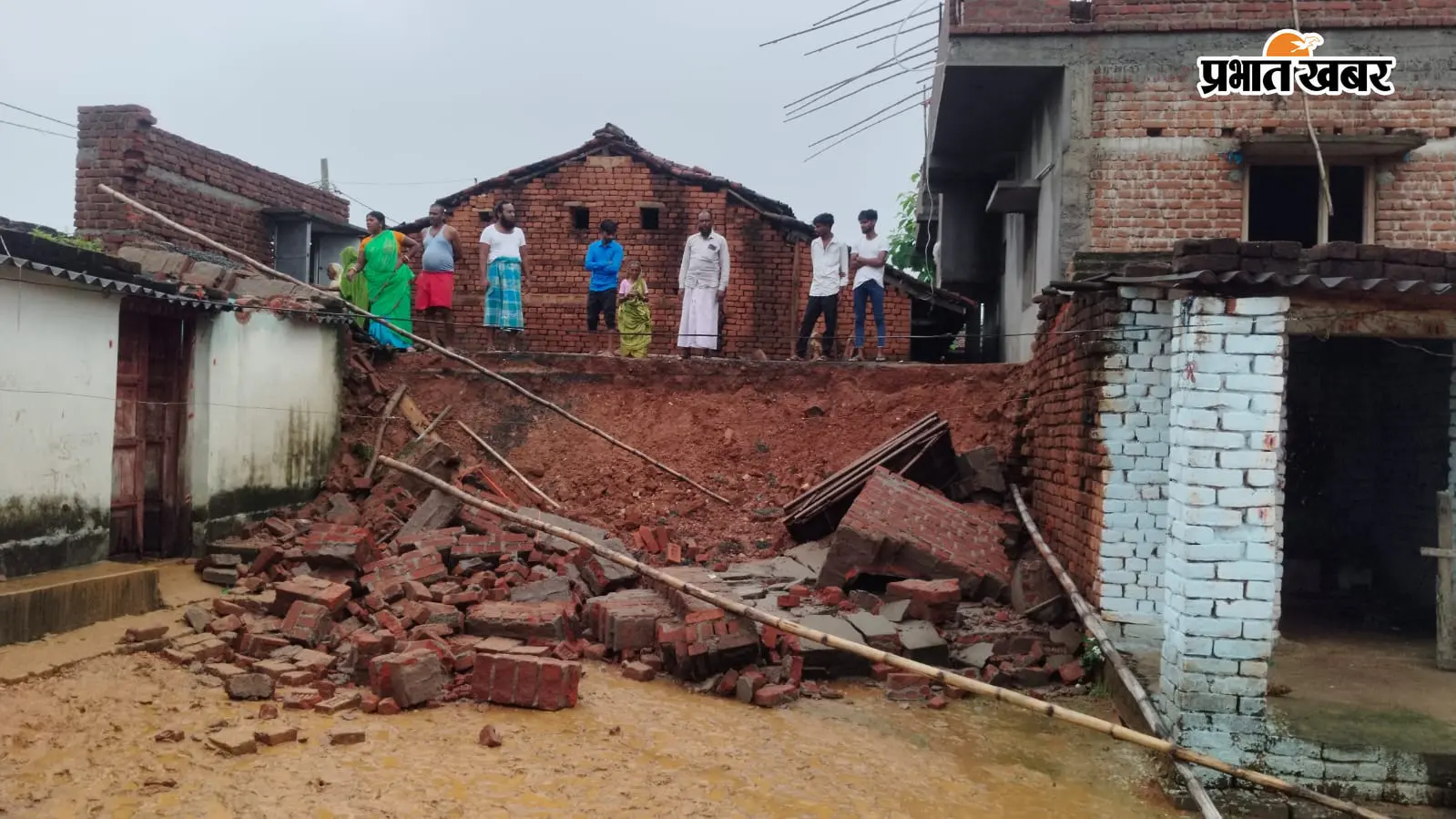 गरीबी चीखती रही...सोता रहा सिस्टम:घर की आस में थी लीलावती,जर्जर दीवार ने छीन ली जिंदगी
