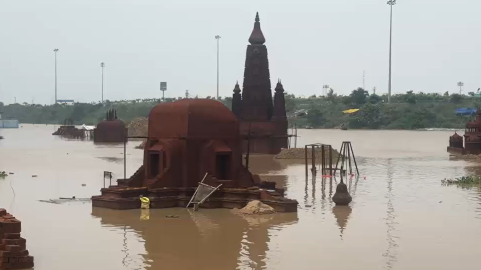 निर्माण कार्य भी रूका