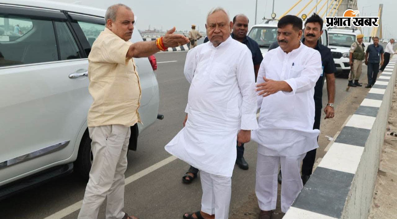 नदी का जलस्तर का जायजा लेते पूर्व मुख्यमंत्री नीतीश कुमार | Prabhat Khabar Network