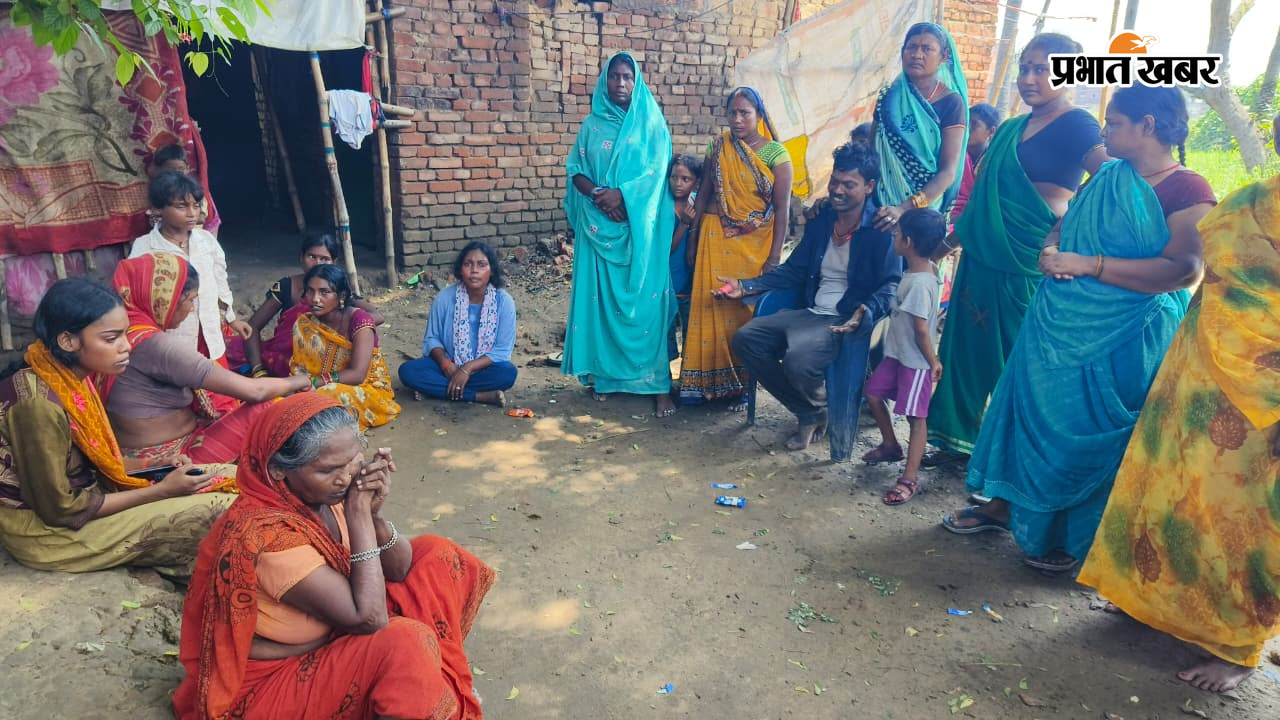 मृतक का फाइल फोटो,रोते बिलखते परिजन , खोजबीन करती एस डी आर एफ की टीम। | Prabhat Khabar Network