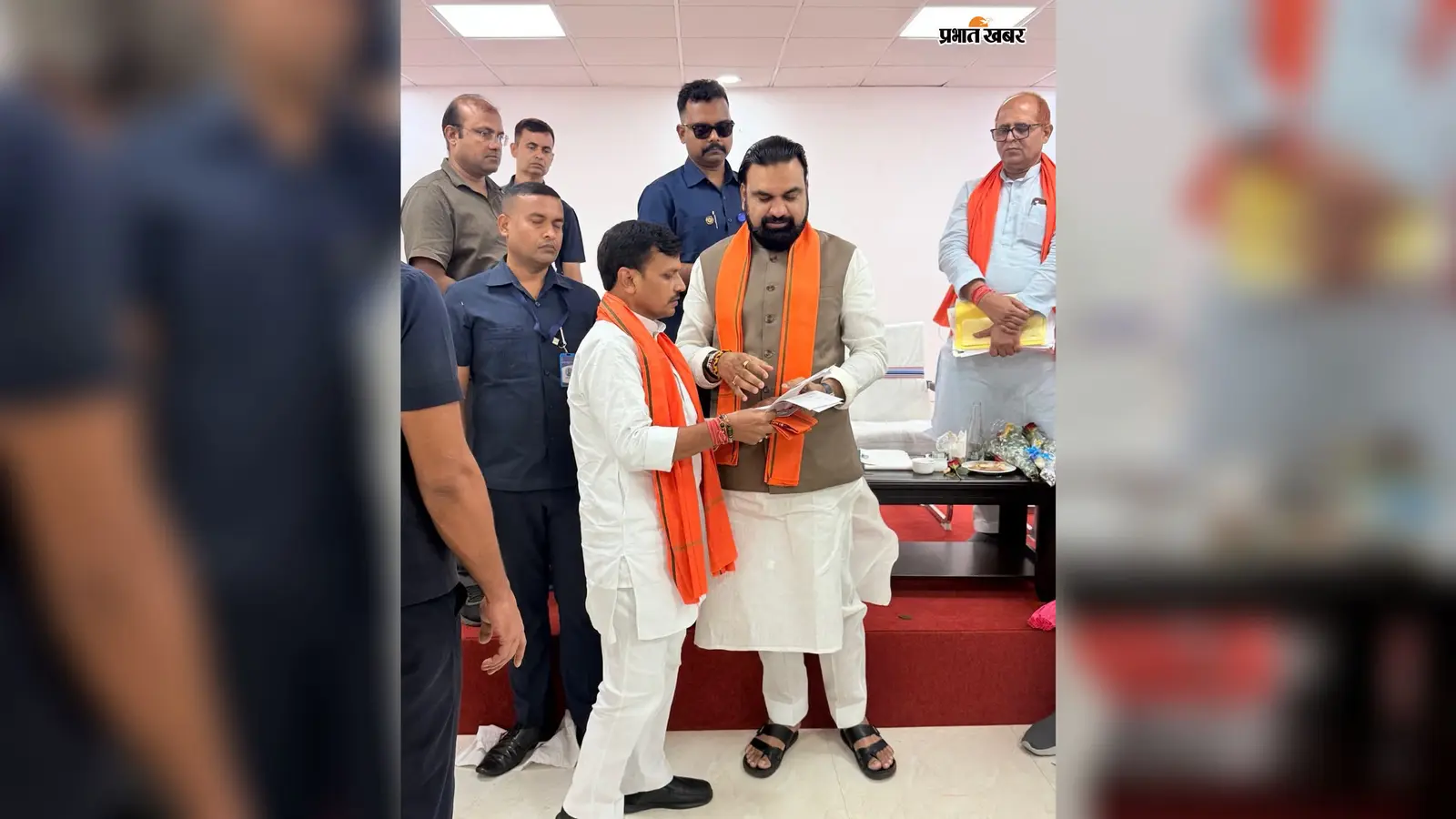 नवगछिया को पूर्ण जिला बनाने और रेलवे स्टेशन का बंद गेट खुलवाने की मांग, सीएम को सौंपा आवेदन