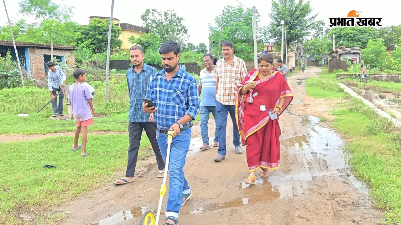 Latehar News: बारिश से क्षतिग्रस्त सड़क-पुलिया का होगा पुनर्निर्माण, अभियंताओं ने सर्वे कर प्राक्कलन तैयार करने की प्रक्रिया शुरू की