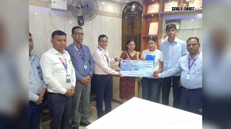 BSF जवान की मौत के बाद परिवार को मिला ₹1 करोड़, SBI ने सौंपा चेक