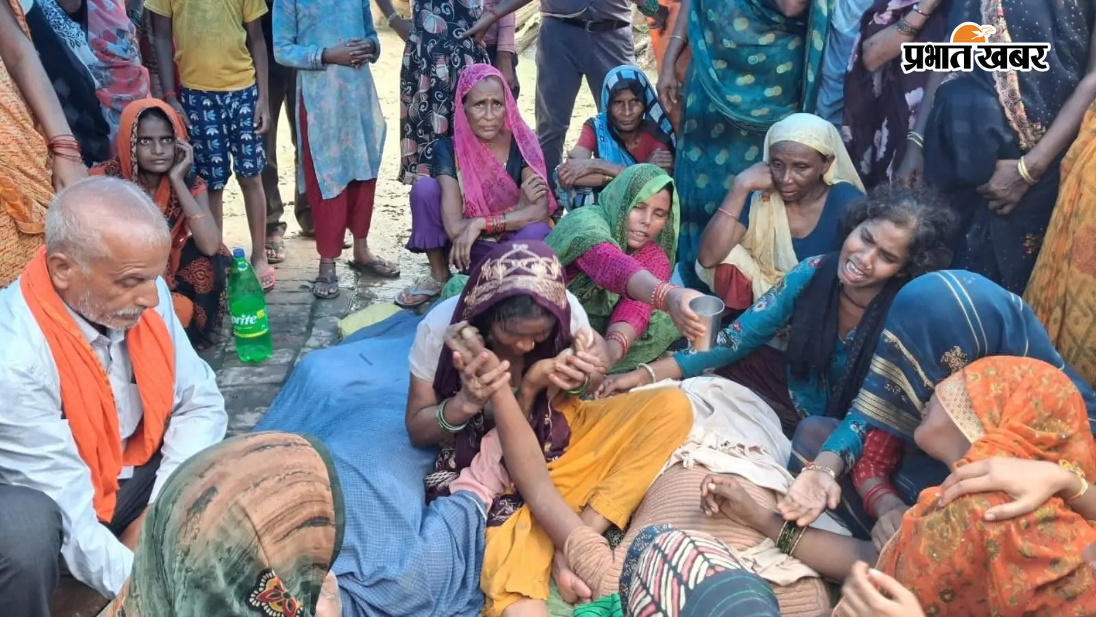 खेत में झटका मशीन के करंट से पिता-पुत्र की मौत, 3 महीने के मासूम के सिर से उठा पिता का साया