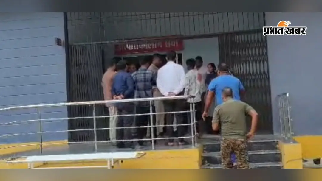कटेया-भोरे मुख्य मार्ग पर दो बाइकों की जोरदार टक्कर, दो युवकों की मौत, तीन घायल