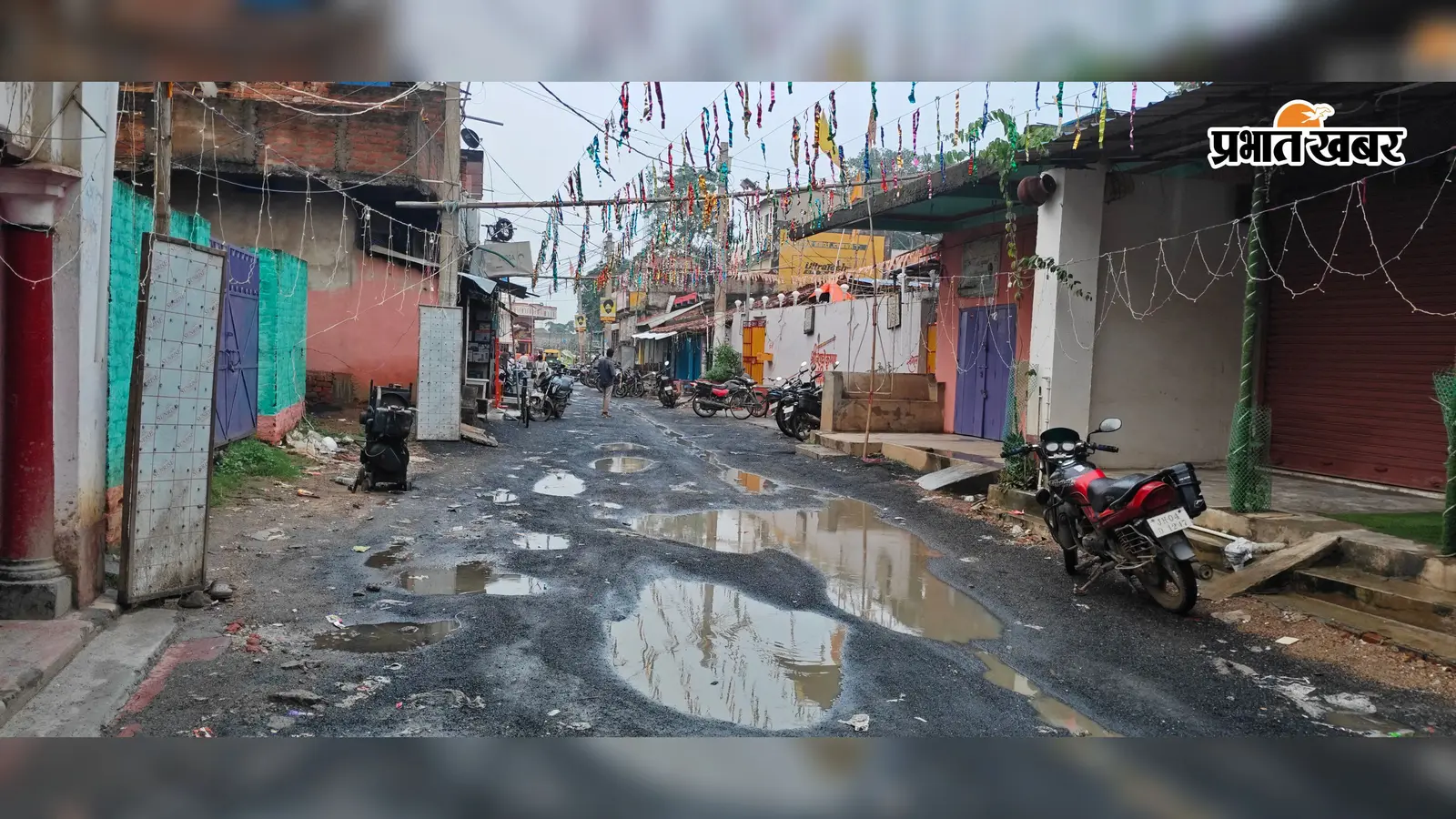नव निर्मित ठाकुरबाड़ी में पहली बार भव्य कृष्ण जन्मोत्सव, जर्जर सड़क को लेकर लोगों में नाराजगी
