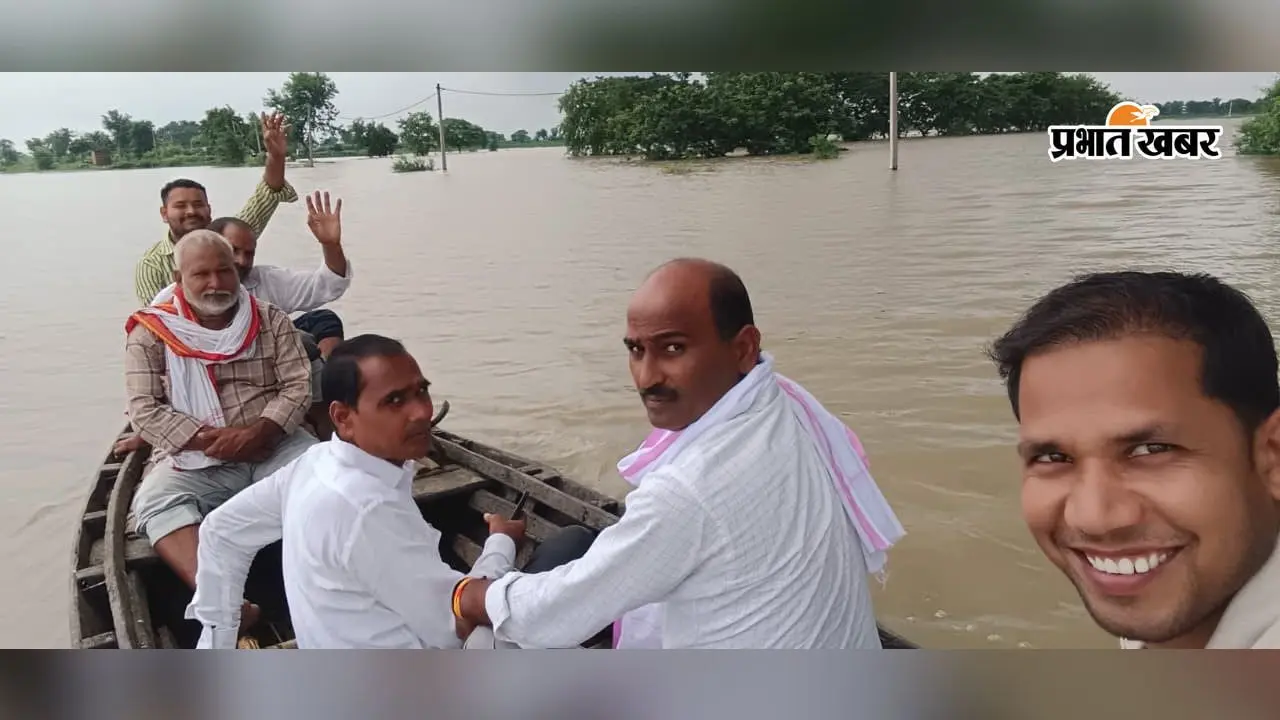 कैमूर: कर्मनाशा नदी की बाढ़ से घिरे निपरान गांव को मिली राहत, प्रशासन ने उपलब्ध कराई दो नावें