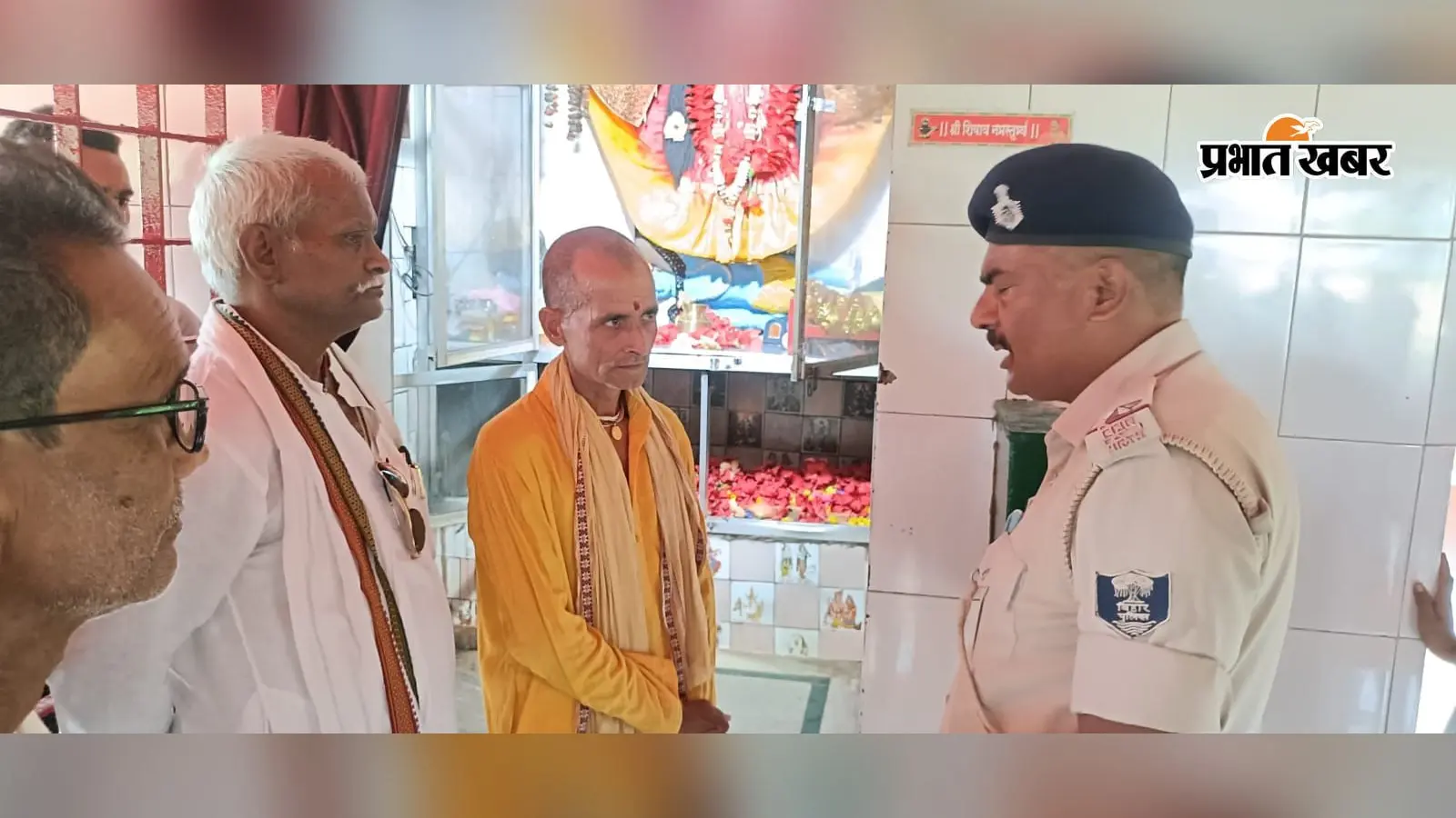 बक्सर: एकौना काली मंदिर में चोरों ने बोला धावा, माता रानी के पांच लाख के जेवरात ले उड़े