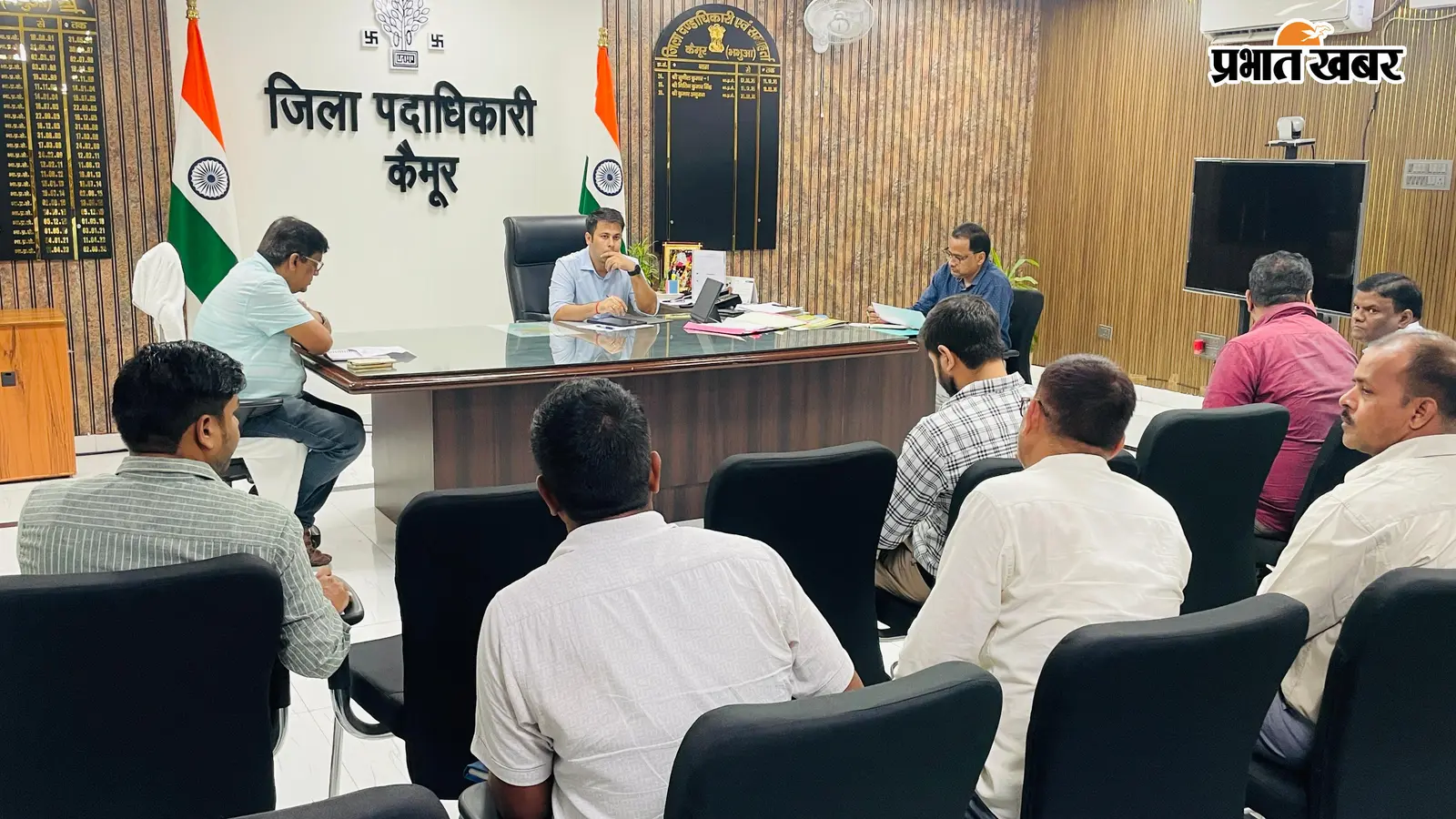 बाढ़ की आशंका के बीच कैमूर प्रशासन अलर्ट, संवेदनशील तटबंधों की 24 घंटे निगरानी, SDRF की टीम
तैनात