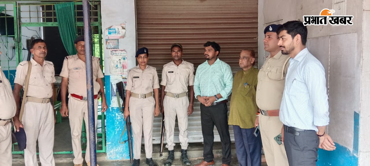 1.मधुबन नर्सिंग होम संचालक से पूछताछ करती मेडिकल टीम 2.नीजी नर्सिंग होम में भर्ती मरीज 3.फेनहारा रोड में डा दिनेश कुमार के नर्सिंग होम को सील करते पदाधिकारीगण | Prabhat Khabar Network