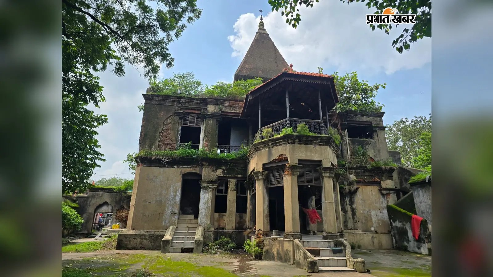 Dhanbad News: 300 साल पुराना राधा-कृष्ण मंदिर जर्जर, झरिया राजपरिवार आज भी निभा रहा जन्माष्टमी की परंपरा
