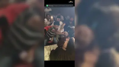 कैमूर में आर्केस्ट्रा में बार बाला को रुपये देते दिखे दो ASI, हत्या के आरोपी के साथ बैठना पड़ा भारी; SP ने किया निलंबित