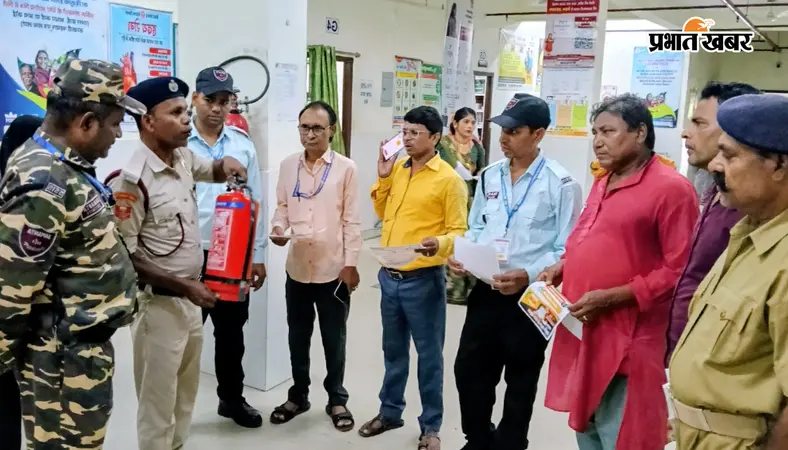 बक्सर: चौसा CHC में अग्निशमन विभाग की मॉकड्रिल, कर्मियों को सिखाए आग से बचाव के तरीके