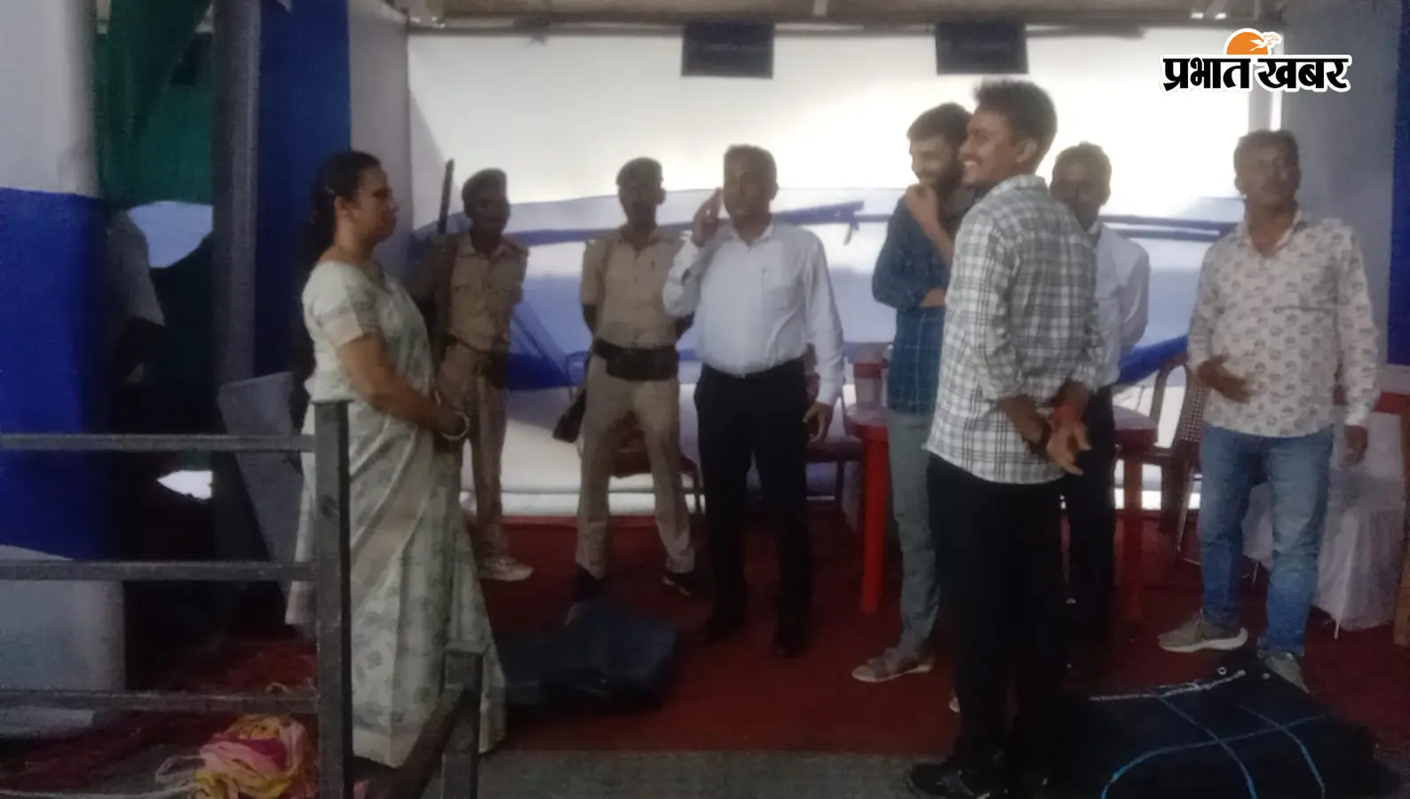 बाढ़ग्रस्त इलाकों में त्वरित इलाज के लिए तैयार फ्लोटिंग एंबुलेंस, अगुवानी में ओपीडी और डिलीवरी की सुविधा