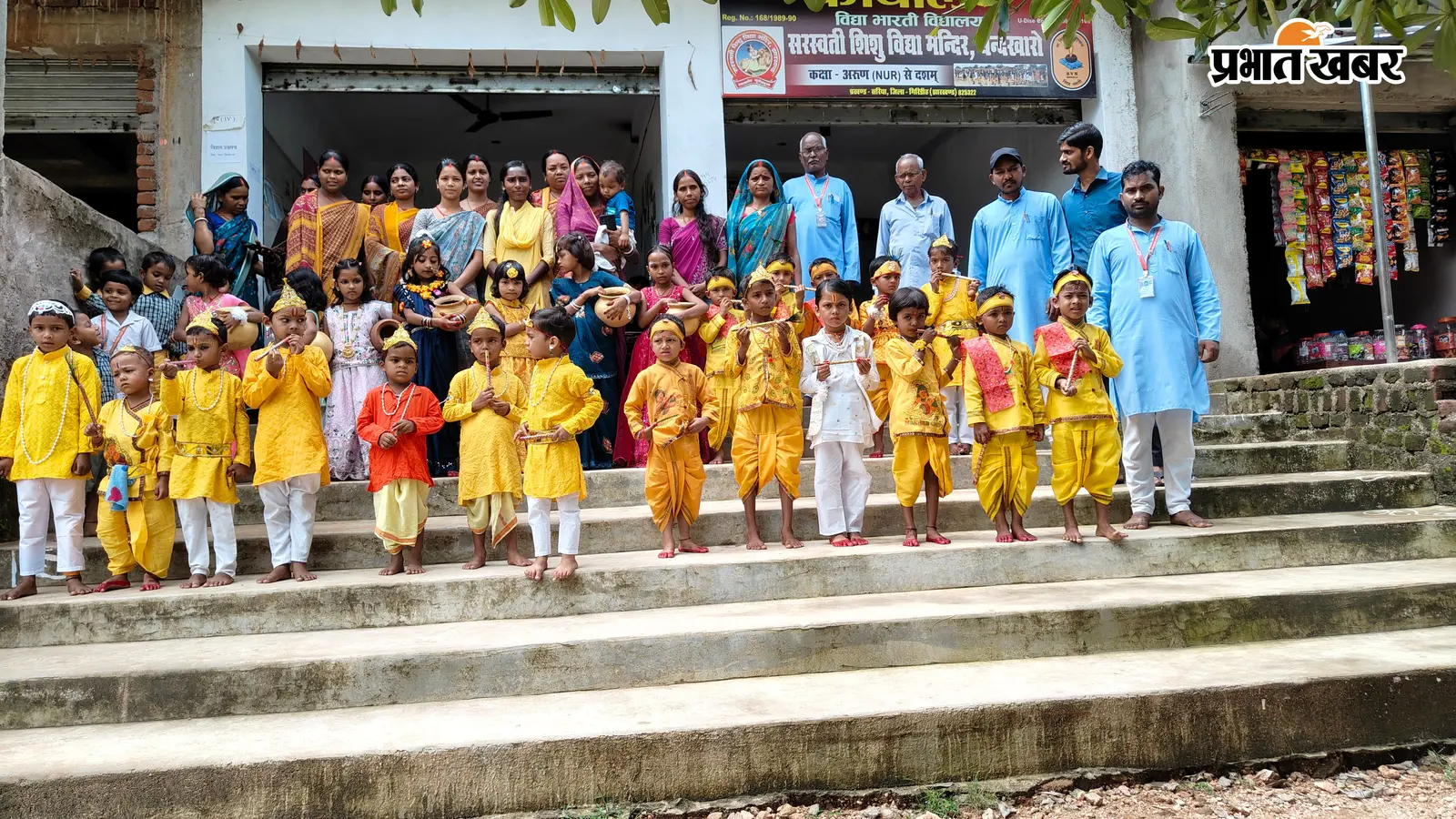 कान्हा-राधा के रूप में सजे बच्चे, जन्माष्टमी पर दिखी भारतीय संस्कृति की झलक