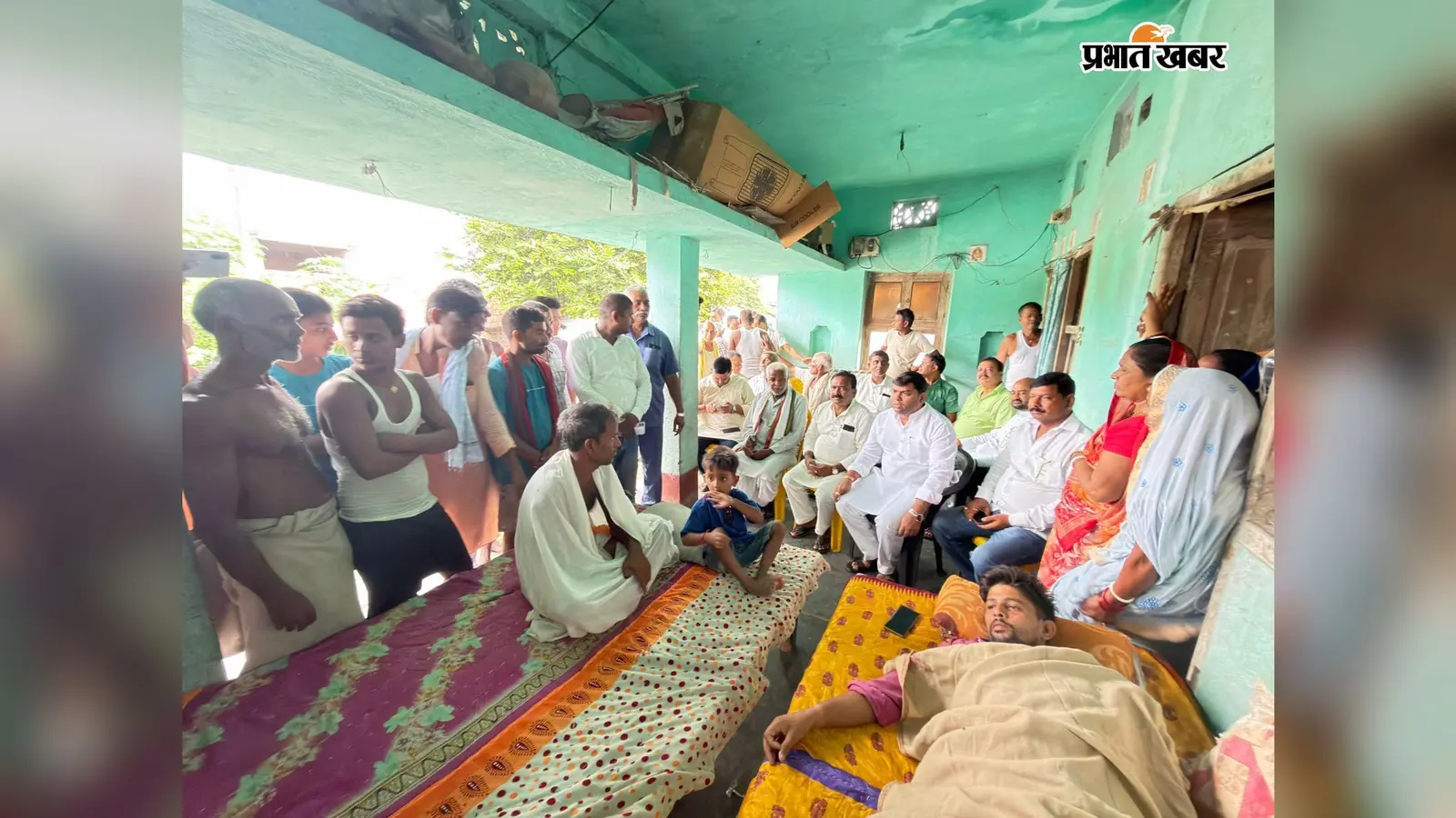 मवेशी व्यापारी हत्याकांड में अपराधियों की गिरफ्तारी की मांग, पूर्व विधायक पहुंचे पीड़ित परिवार के घर