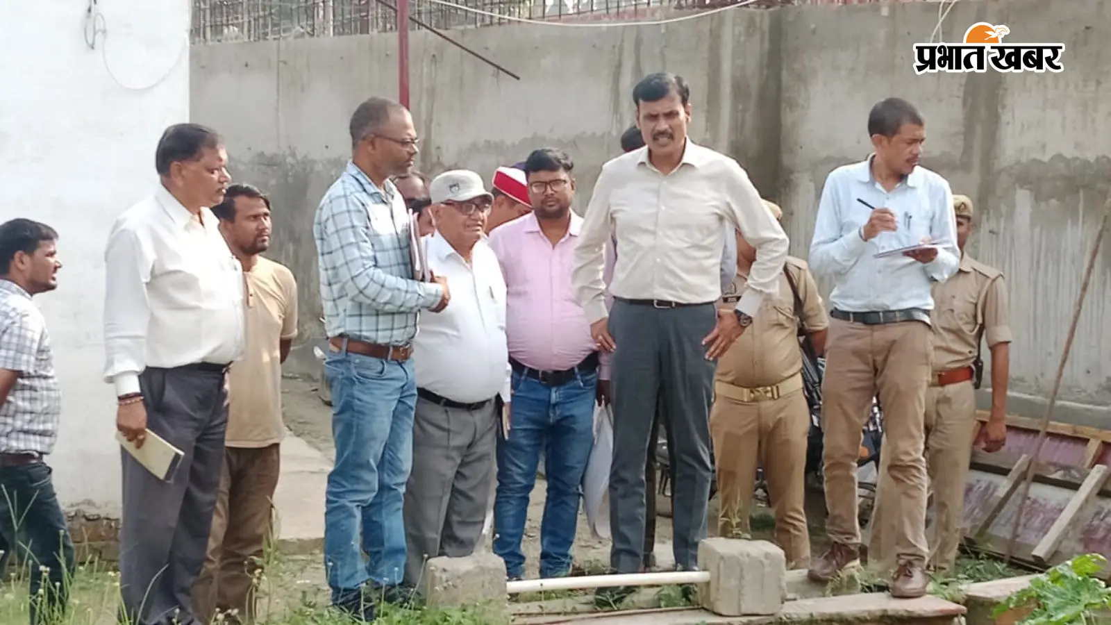 UP Roadways: 48.28 करोड़ के बस स्टैंड का काम सुस्त, बलिया DM ने लगाई फटकार, 15 दिन में प्रगति नहीं दिखी तो होगी कार्रवाई