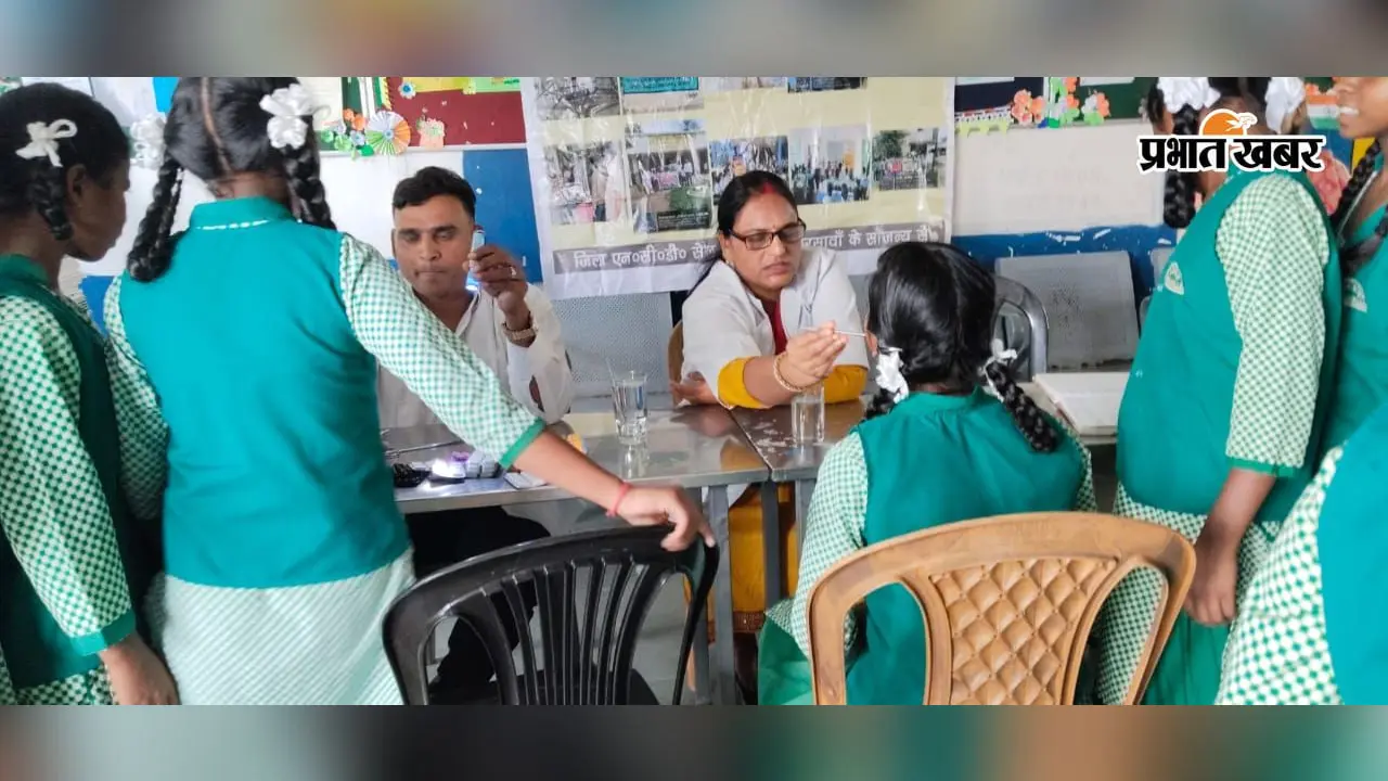 सरायकेला में 400 छात्राओं की हुई Dental Screening, दांतों की जांच के साथ नशे से दूर रहने का दिया संदेश