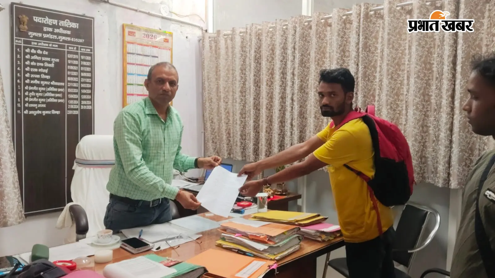 पासबुक में लाखों रुपये, ऑनलाइन बैलेंस जीरो, डाकघर के सैकड़ों खाताधारकों में मचा हड़कंप