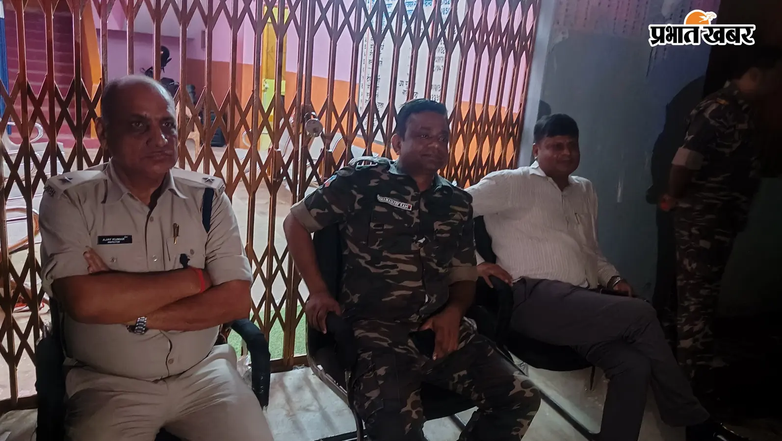 सरिया में बीडीओ को पंचायत भवन में बनाया बंधक, युवक से मारपीट के आरोप पर भड़के ग्रामीण; देर रात तक चला हंगामा
