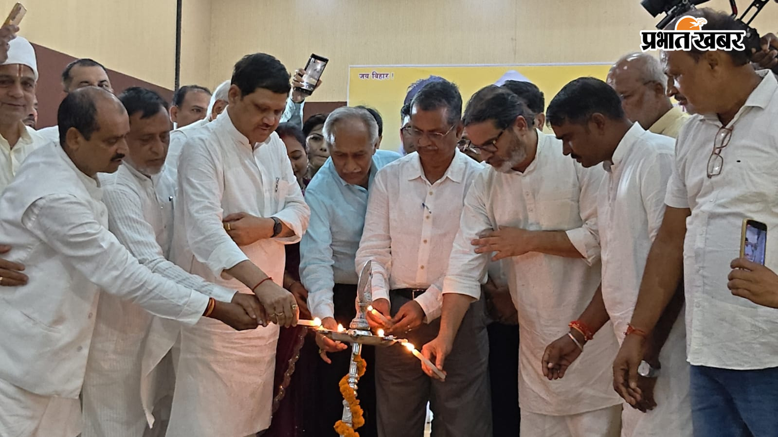 शिक्षण संवाद कार्यक्रम के दौरान जन स्वराज के सूत्रधार सह विधायक प्रशांत किशोर | Prabhat Khabar Network