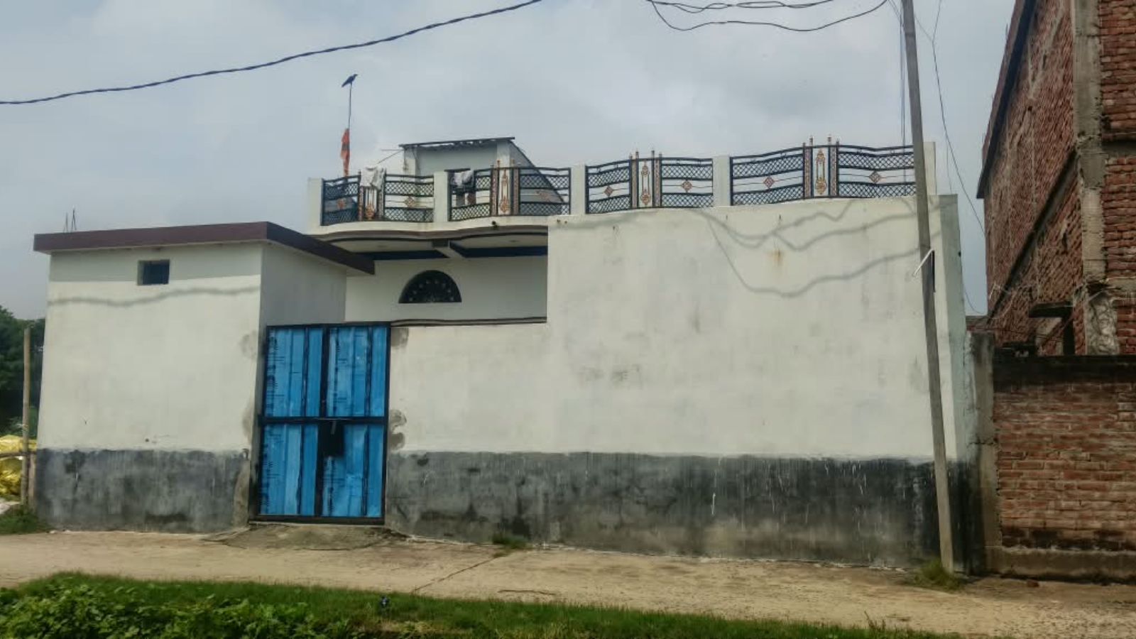 आरोपी शिक्षक का घर 