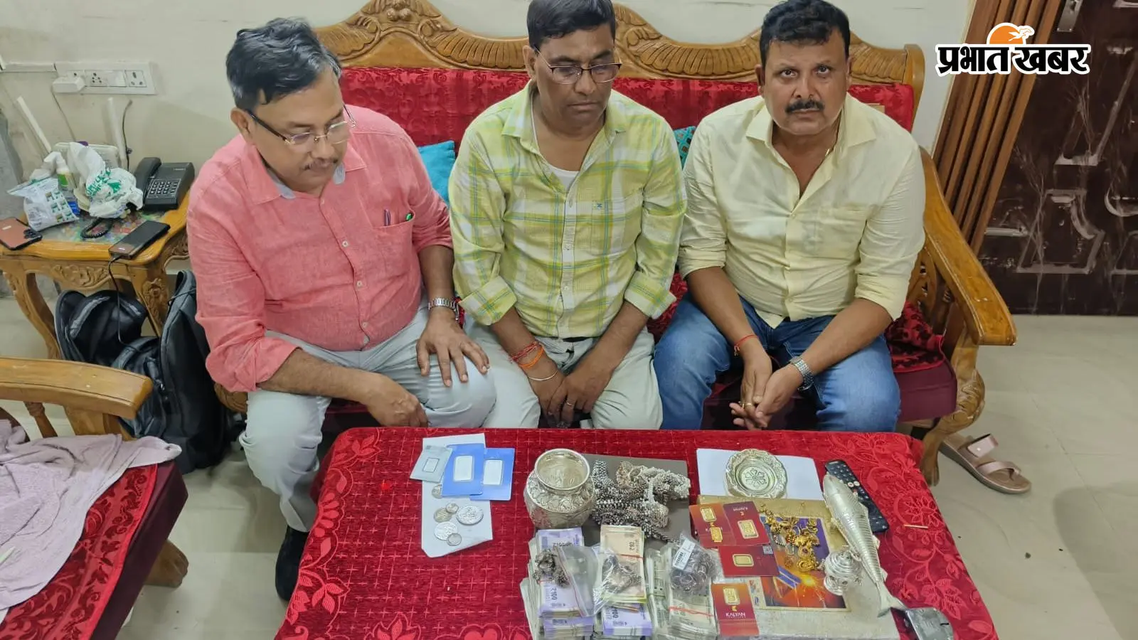 पटना में कमीशन के तौर पर मांगे 3 लाख,1.04 लाख लेते धराए कार्यपालक अभियंता, घर से 8.36 लाख नकद मिले