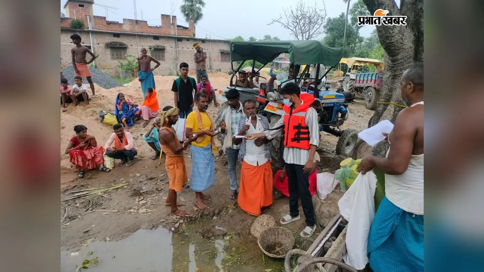 सारण में बाढ़ पीड़ितों के लिए स्वास्थ्य विभाग की खास तैयारी, नौका एंबुलेंस से पहुंच रही मेडिकल टीम