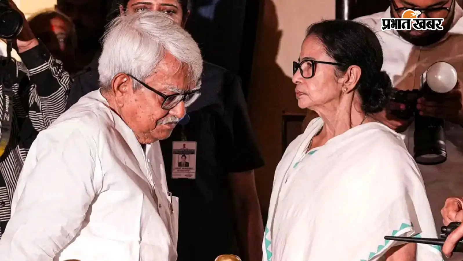 दिल का इलाज करा कोलकाता लौटे बिमान बसु, ममता की ओर से नमस्कार लेकर पहुंचे कुणाल