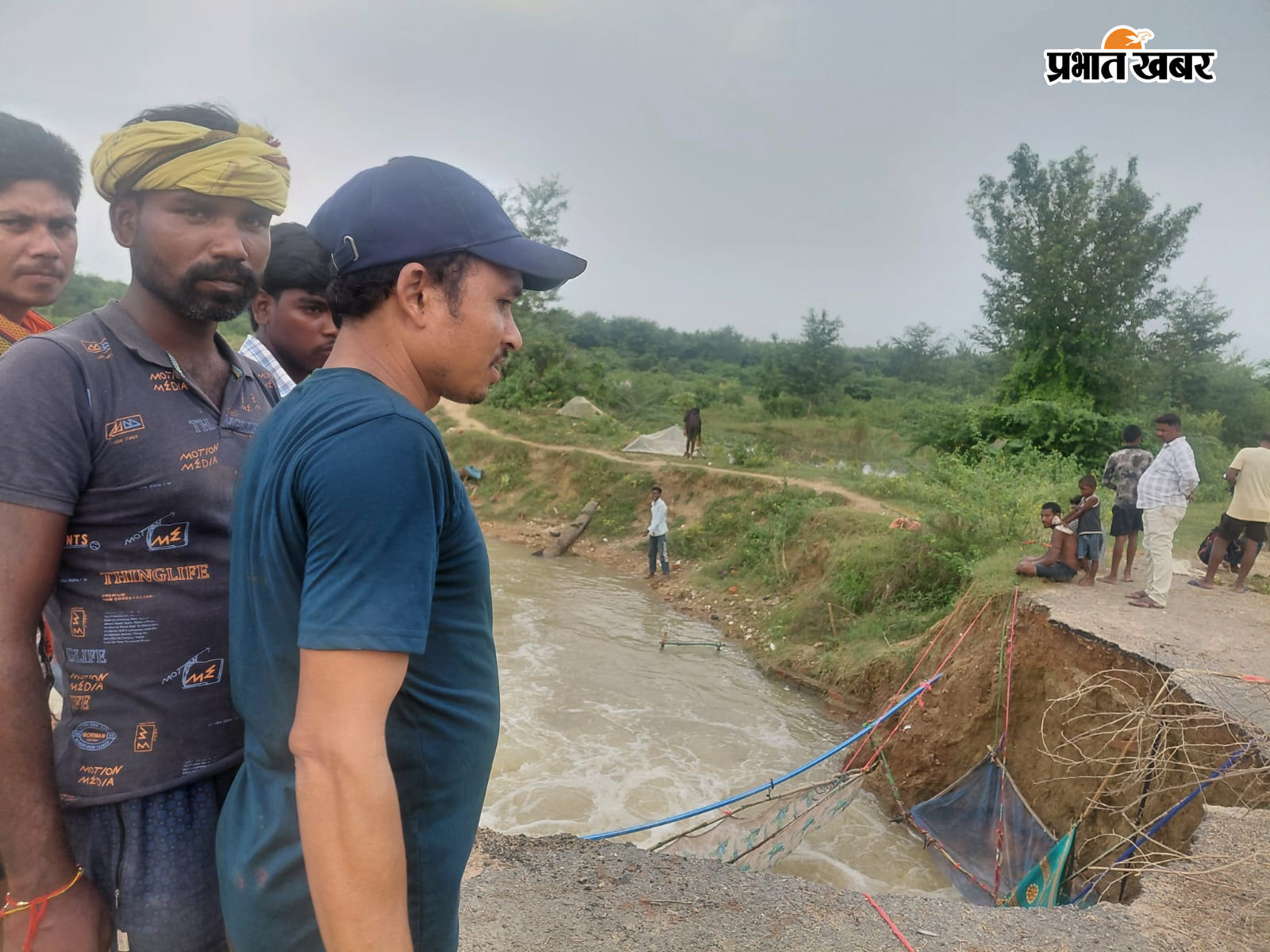 बजैदा ग्रामीण सड़क पानी में बहा | Prabhat Khabar Network