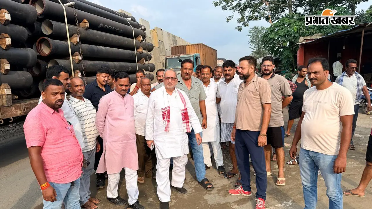 चौपारण में जाम से भड़के विधायक, सड़क निर्माण कंपनी को एक सप्ताह का अल्टीमेटम