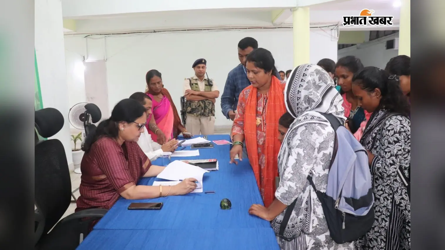 जनता दरबार में उमड़ी फरियादियों की भीड़, उपायुक्त ने सुनी ग्रामीणों की समस्याएं