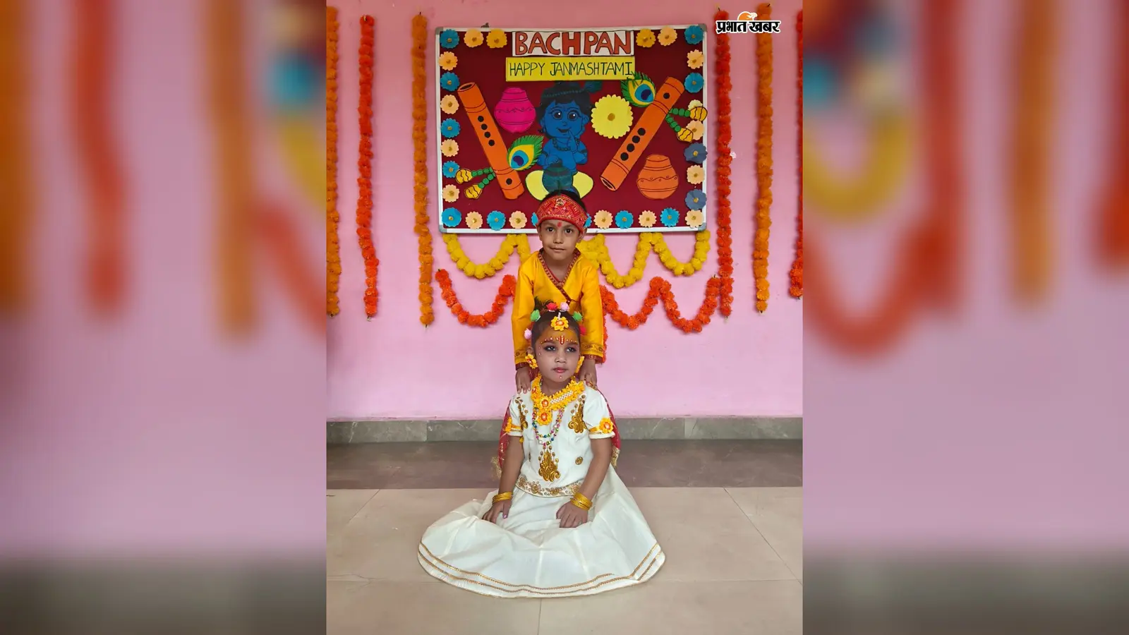 बचपन प्ले स्कूल कोडरमा में धूमधाम से मना श्रीकृष्ण जन्मोत्सव, राधा-कृष्ण के रूप में सजे बच्चे