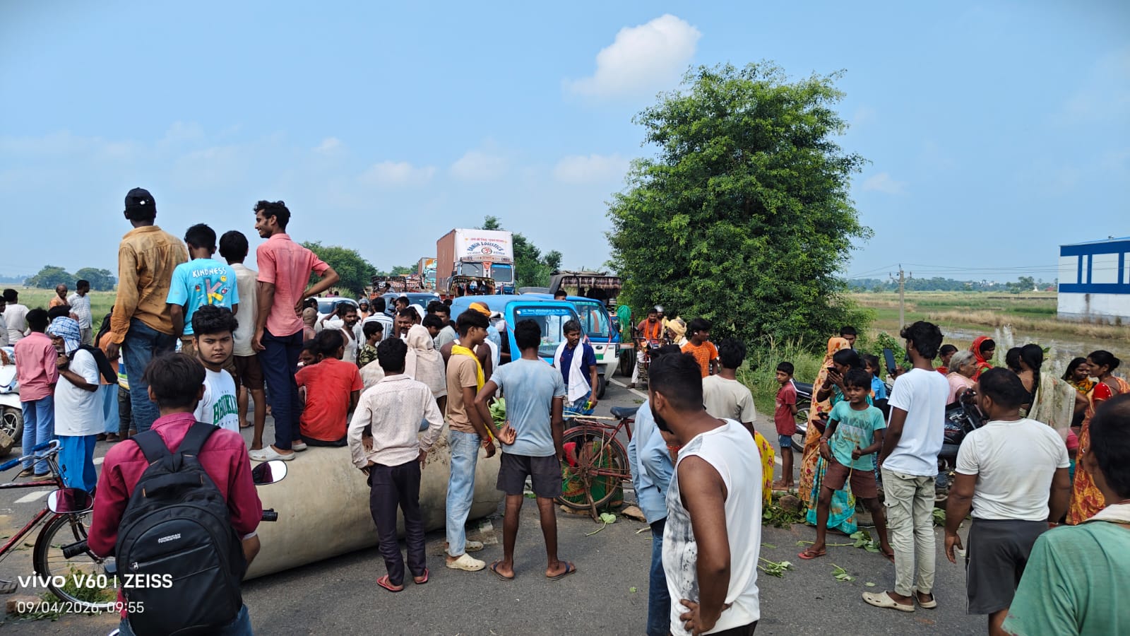 किसानों ने सड़क किया जाम  