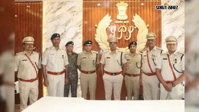 धनबाद के तीन SI बने इंस्पेक्टर, एक सिपाही को मिली ASI की पदोन्नति; SSP ने लगाया बैज