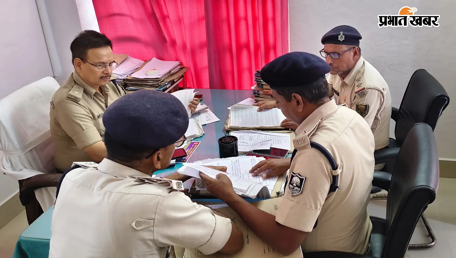 दरभंगा: सीटीएसपी ने की पुलिस पदाधिकारियों के साथ बैठक, अपराधियों की गिरफ्तारी पर जोर