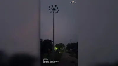 आरा में करोड़ों की लागत से बने वीर कुंवर सिंह मैदान की 3 फ्लड लाइटें खराब, चार दिनों से अंधेरे में लोग