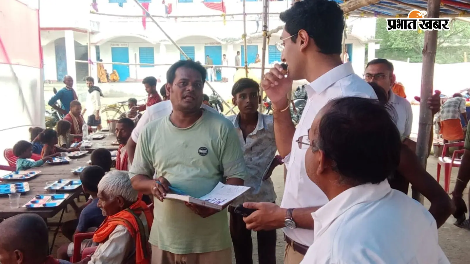 दानापुर में बाढ़ का कहर, घरों में पानी घुसा तो पलायन को मजबूर हुए ग्रामीण, दियारा के 50 परिवारों ने बलदेव स्कूल में ली शरण