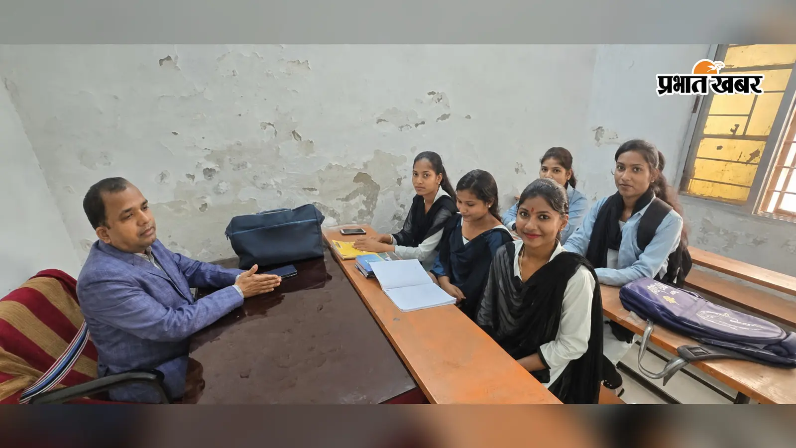 तीन साल की उम्र में छिनी आंखों की रोशनी, आज प्रोफेसर बनकर गढ़ रहे छात्रों का भविष्य... जानें क्या है संजय बारिक की कहानी
